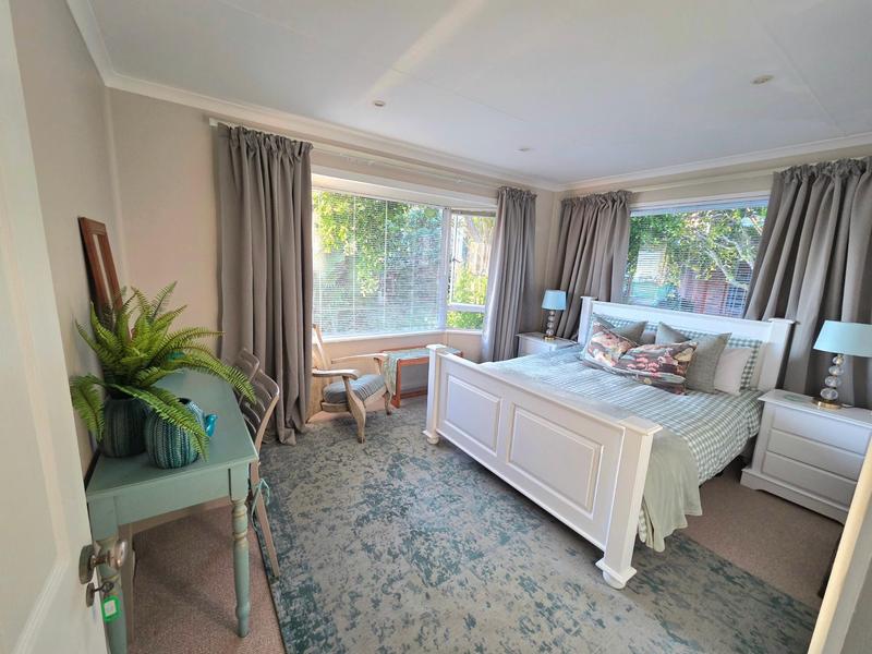 5 Bedroom Property for Sale in Outeniqua Strand Western Cape